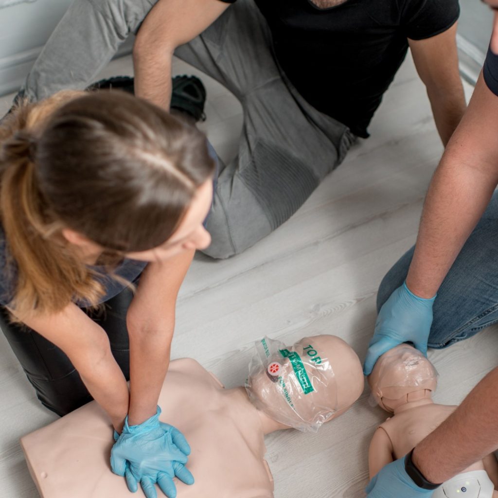 massage cardiaque pour formation premiers secours